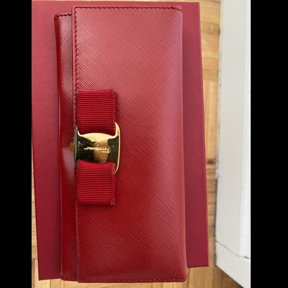 Salvatore Ferragamo vara bow wallet